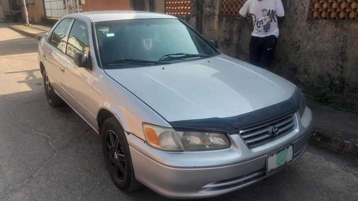 A picture of Toyota camry drop light