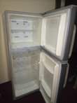 A picture of Samsung fridge double door inagandisha sana bei 245000