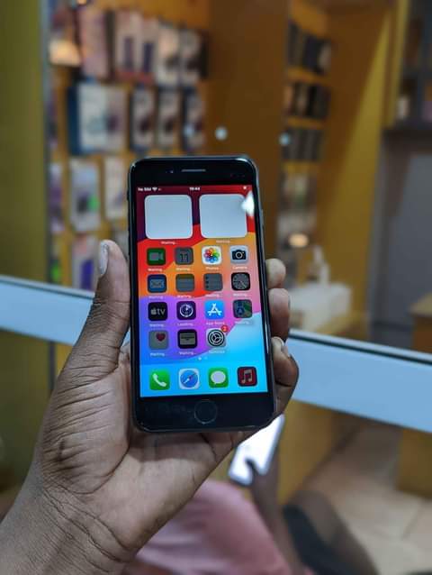 A picture of Iphone SE2020