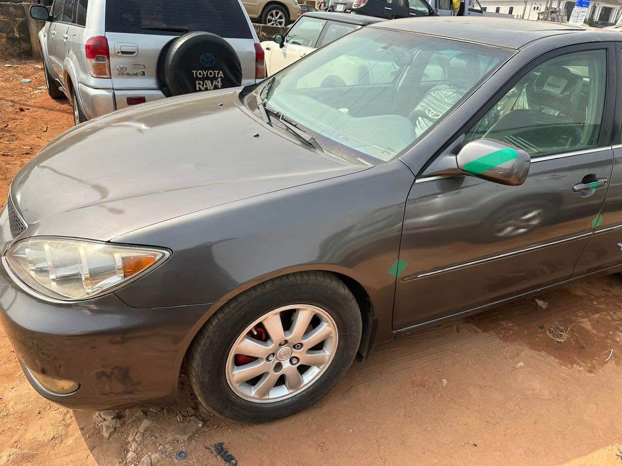 A picture of 2004 Camry car