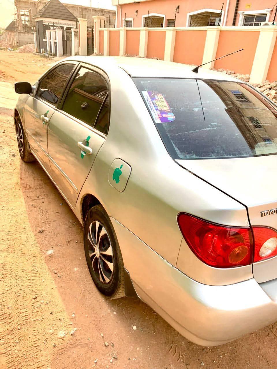 A picture of Toyota Corolla 04