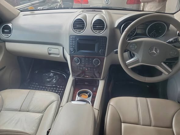 A picture of Mercedes Benz 4matic 2009 model 53m negotiable