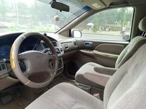 A picture of Toyota sienna 2002 model 4 sale Clean first body and