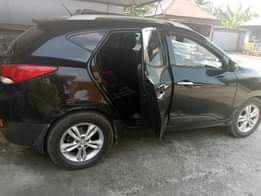 A picture of 2011 Neatly Used Black Hyundai lx35 For Sale Price 4