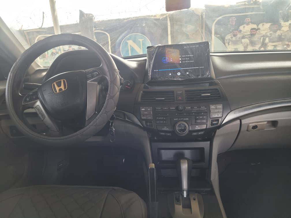 A picture of Honda Accord with untermperd engine and gear only the AC