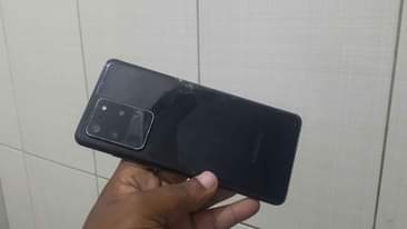 A picture of Samsung s20 utra
