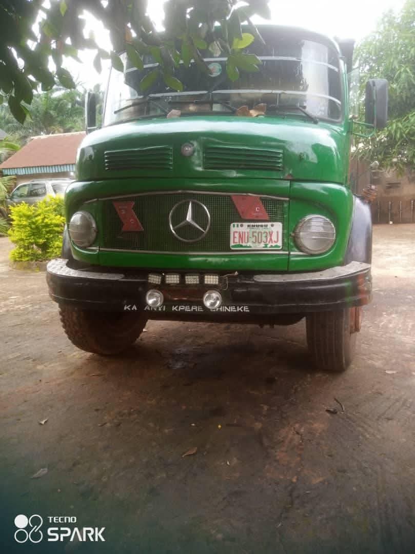 A picture of Mercedes tipper truck