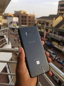 A picture of Samsung Galaxy S8 plus 64gb.....4gbram.....on sell simple crack
