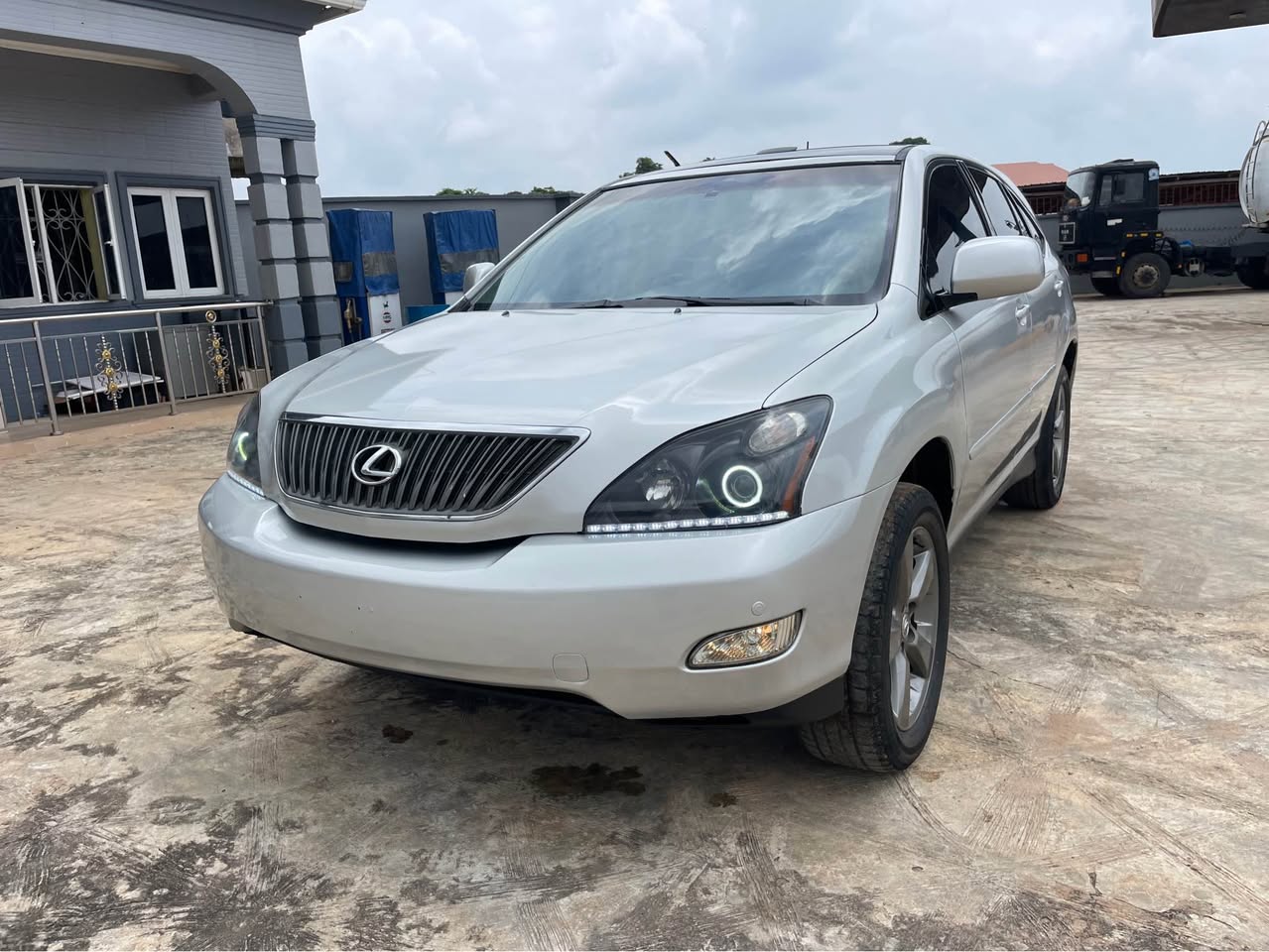 A picture of LEXUS RX330 2005 REG