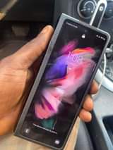 A picture of Samsung galaxy fold 3 512g buy and used no single