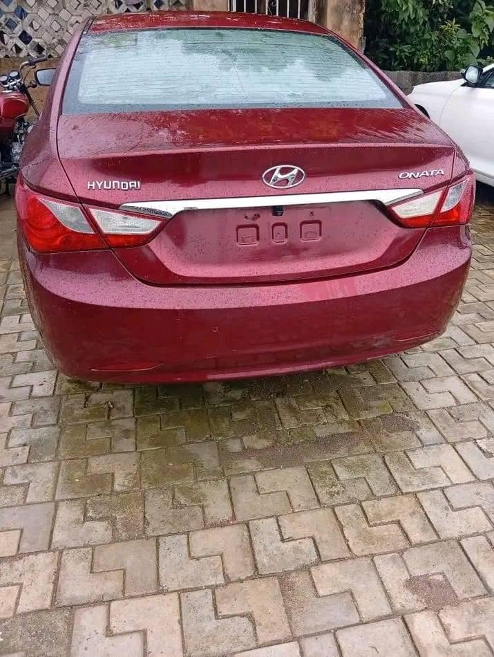 A picture of Distress Hyundai Sonata 2012