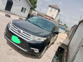 A picture of Dealers cars Toyota Highlander 2011 model Needful to fix are