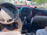 A picture of Toyota sienna 06