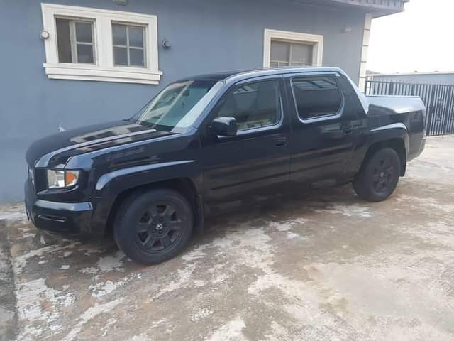 A picture of Honda Ridgeline Hilux