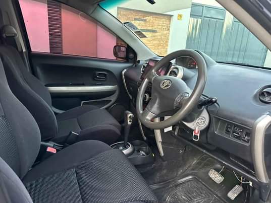 A picture of 2003 Toyota IST