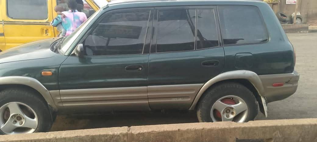 A picture of 2000 Toyota rav4