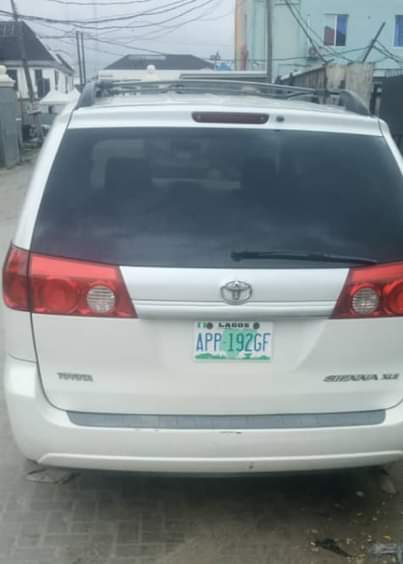 A picture of Neatly used Toyota sienna 007 for sale at affordable price.