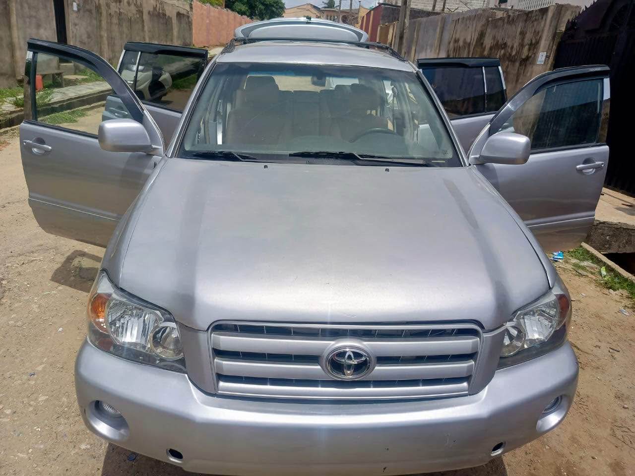 A picture of Toyota highlander 2006