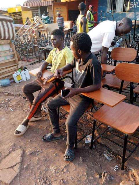 A picture of School chairs