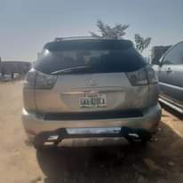 A picture of Neat Lexus rx330 2005 first body