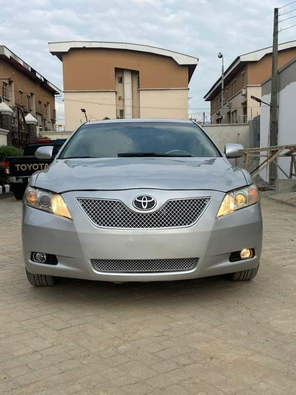 A picture of Toyota Camry 2009 model With an ANDROID SCREEN Neatly baked