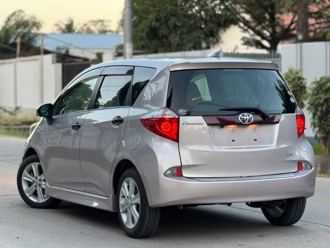 A picture of TOYOTA RACTIS NEW MODEL CHASESS PIGA 255 714 550 592