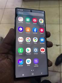 A picture of Samsung Galaxy Note 10 minor crack