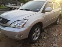 A picture of RX 330 2005 model