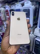 A picture of Iphone xs max 256Gb storage Battery life 85 No face