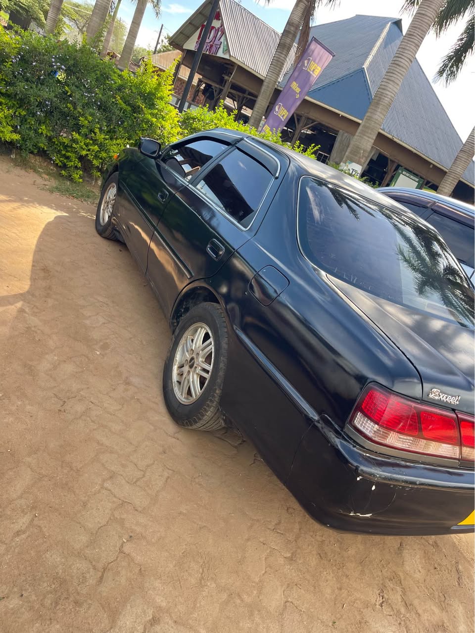 A picture of TOYOTA CRESTA