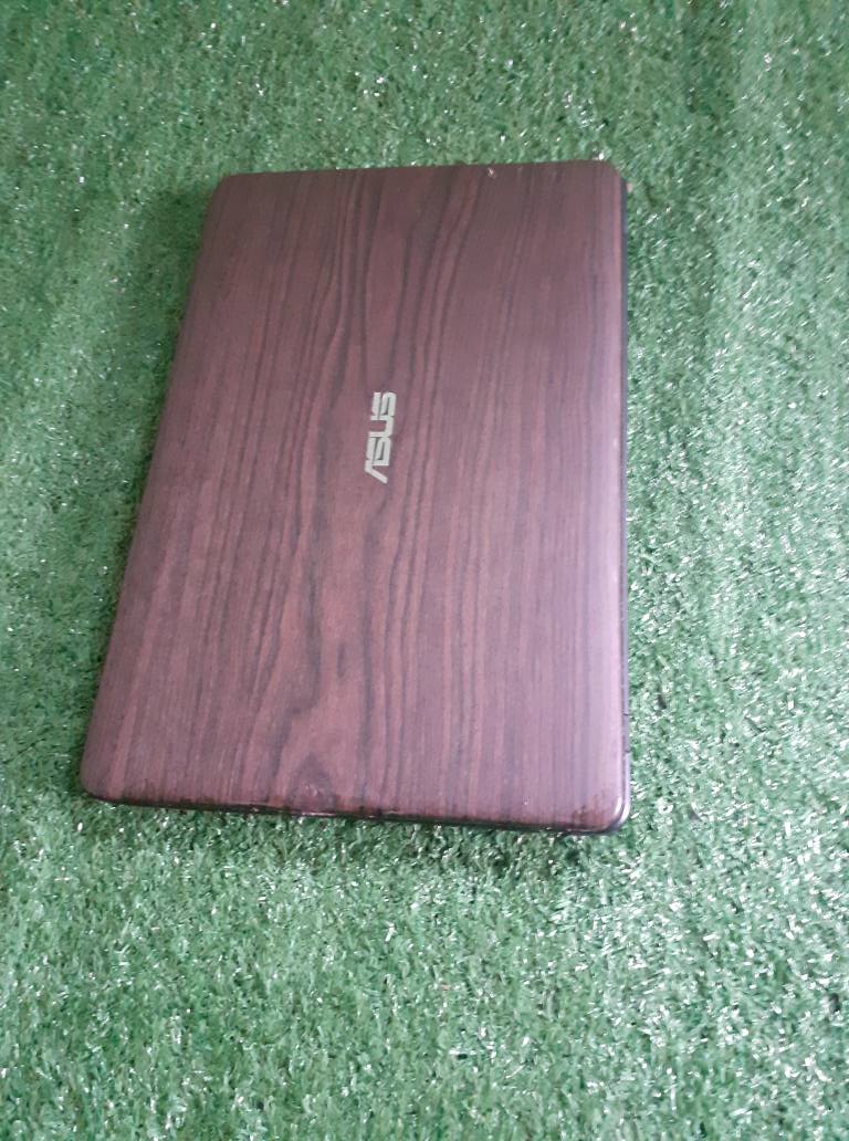 A picture of Asus laptop 17inches 8gb ram
