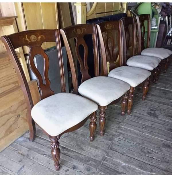 A picture of 4 set of Foreign Used Omanian King Chairs