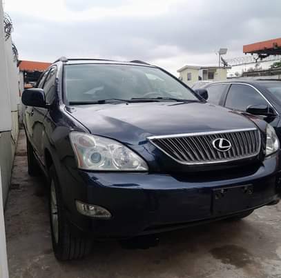 A picture of LEXUS RX 330 2004 MODEL FOREIGN USED PURE FIRST BODY
