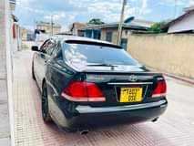 A picture of TOYOTA CROWN ATHERET