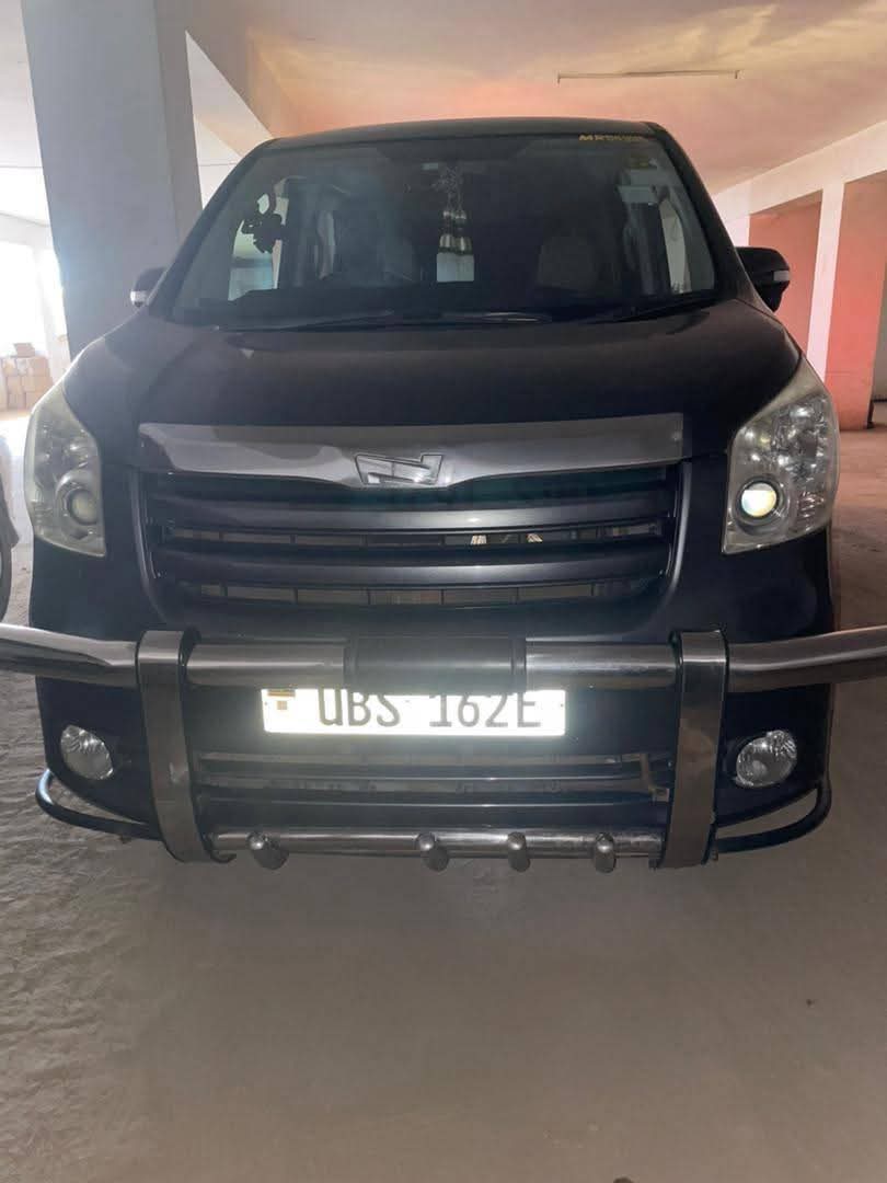 A picture of 2009 Japan toyota noah