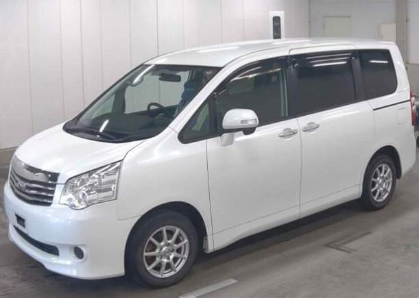 A picture of 2011 Toyota Noah X Smart Edition