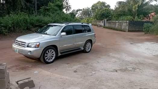 A picture of 2006 Highlander 3 roll seater Belgium grade super clean in