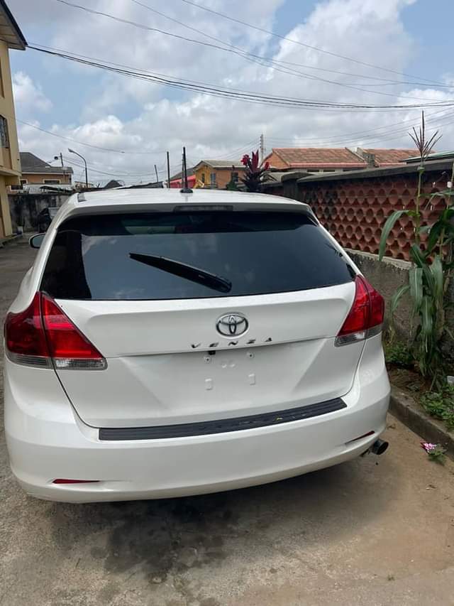 A picture of DISTRESS SALES DISTRESS SALES 2010 TOYOTA VENZA DIRECT TOKUNBO ACCIDENT