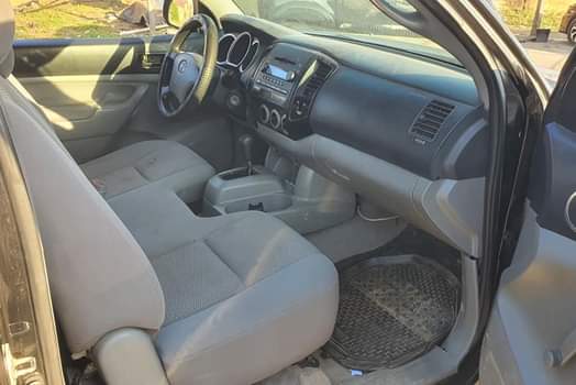 A picture of Toyota Tacoma single cabin 2006 model for sale