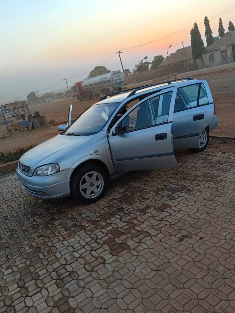 A picture of Opel astra b wagon
