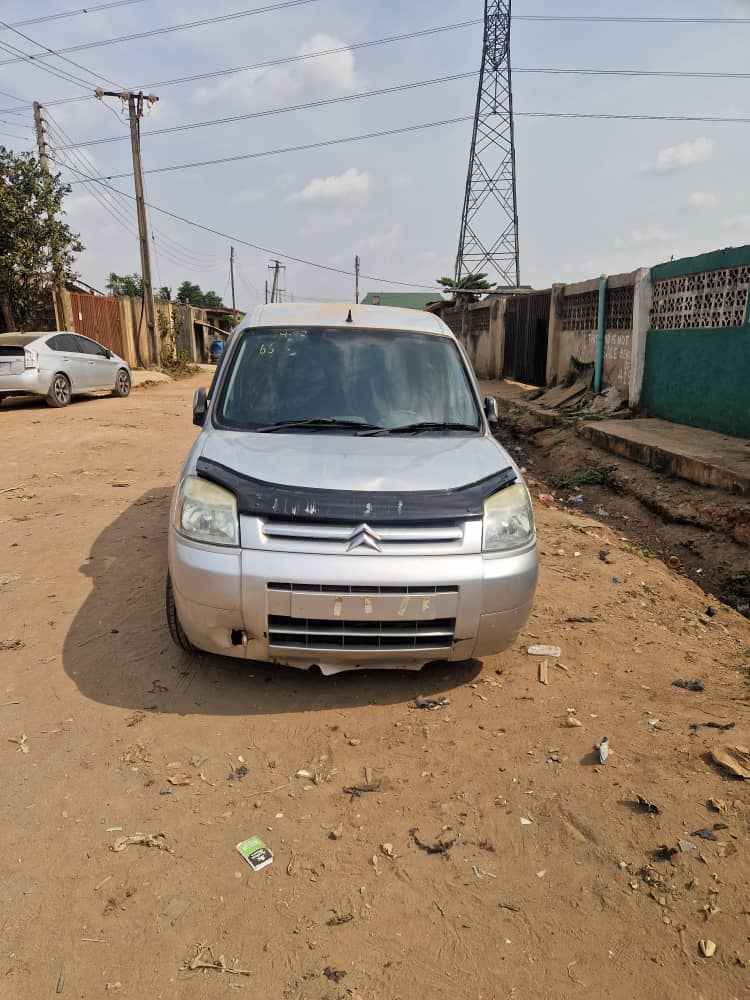 A picture of Car toks Nissan qashqai Honda civic and belingo location alakuko