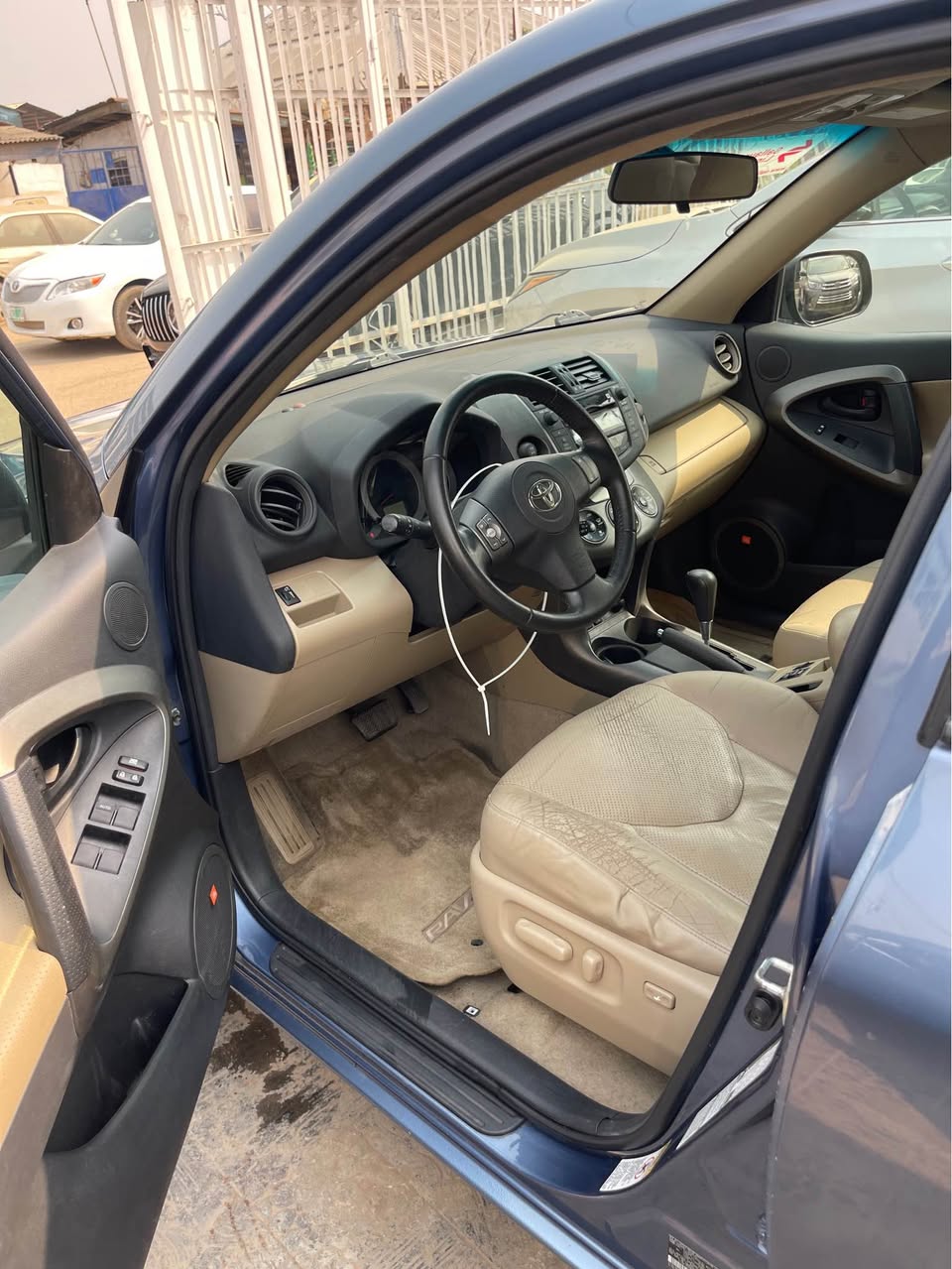 A picture of Toks Toyota RAV4 2011 limited edition 4 plug engine thumbstart