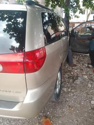 A picture of Toyota Serina xle