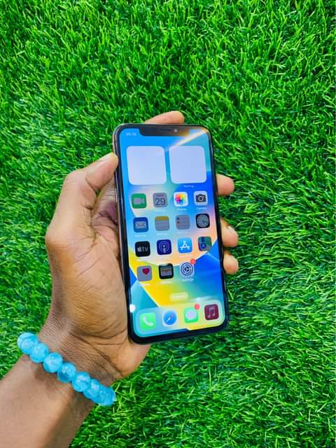 A picture of Iphone X