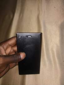 A picture of Sony Xz1 gb64 ram 4 nicheck tuyajenge fingerprnt pembeni