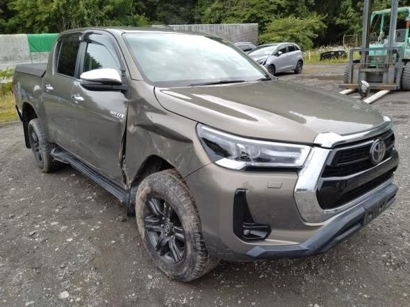 A picture of DAMAGED TOYOTA HILUX READY TO BE IMPORTED UGX 25MILLION CALL