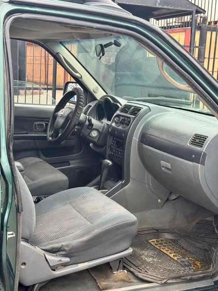 A picture of Nissan 2002
