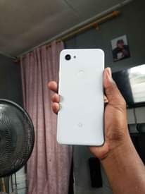 A picture of Google Pixcel 3axl Gb 64 price 210k tu nipo ubungo