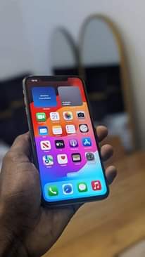 A picture of Iphone Xmax gb256
