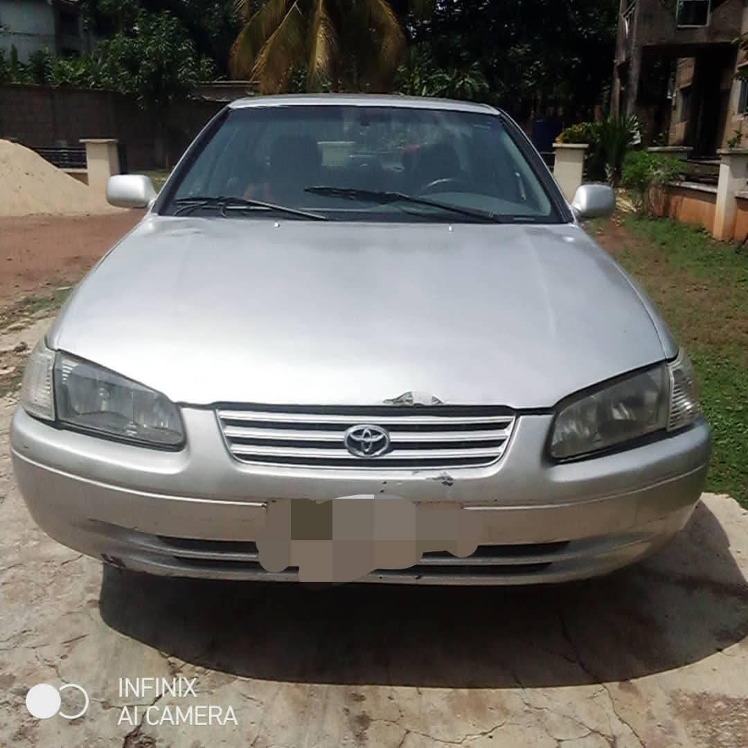 A picture of Toyota Camry droplight 2.2